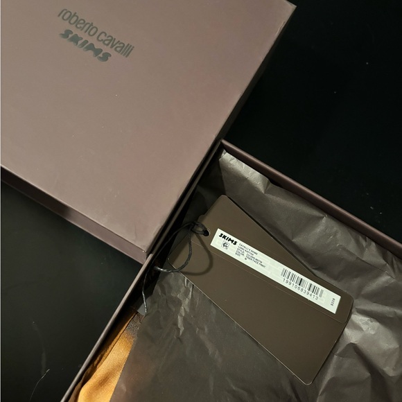 Roberto Cavalli x SKIMS Tiger Kaftan - Picture 7 of 11